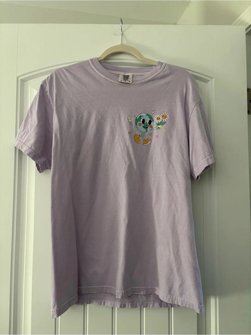 Comfort Colors Lavender Tee with Playful Globe Character and Daisy